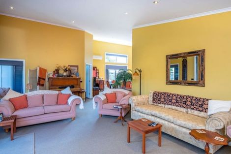 Photo of property in 8a Queenwood Road, Levin, 5510