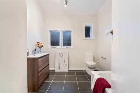 Photo of property in 19 Clevedon Road, Papakura, 2110