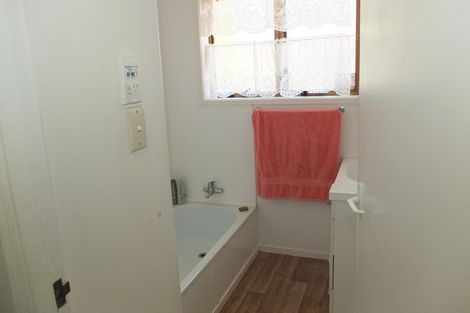 Photo of property in 1/48 Stanniland Street, Sunnyhills, Auckland, 2010