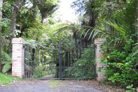 Photo of property in 457 Scenic Drive, Waiatarua, Auckland, 0612