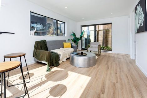 Photo of property in 2 Irwin Lane, Windsor Park, 0632