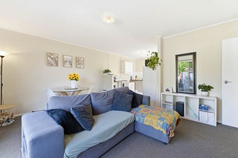 Photo of property in 2/15 Phoenix Place, Papatoetoe, Auckland, 2025