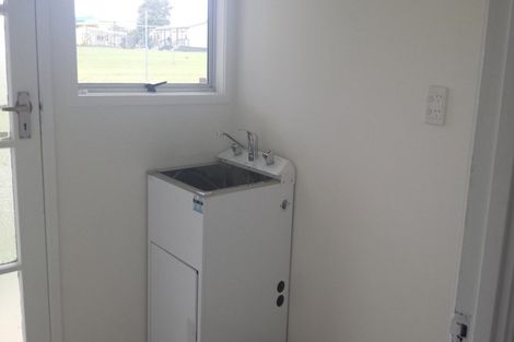 Photo of property in 11 Balwyn Place, Clendon Park, Auckland, 2103