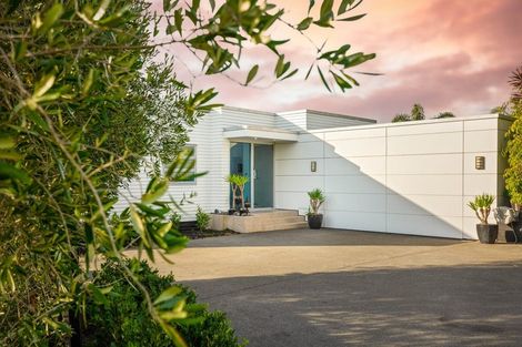 Photo of property in 7 Rangi Avenue, Schnapper Rock, Auckland, 0632