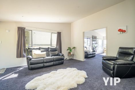 Photo of property in 35 Meadowcroft Grove, Johnsonville, Wellington, 6037