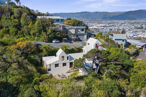 Photo of property in 22 Rakeiora Grove, Korokoro, Lower Hutt, 5012