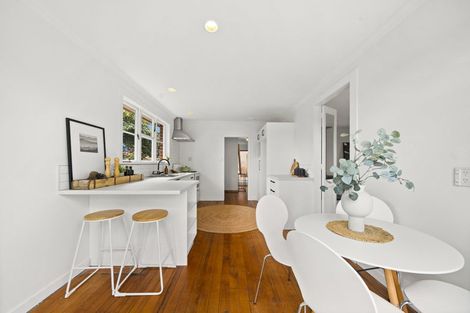 Photo of property in 12 Cambridge Road, Martinborough, 5711