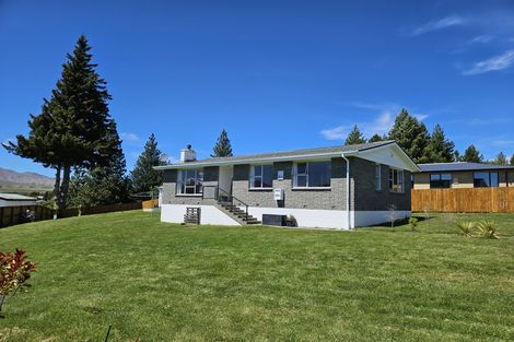 Photo of property in 32 Aorangi Crescent, Lake Tekapo, 7999