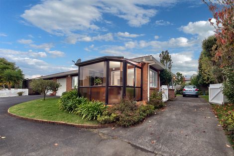 Photo of property in 2/28a Godley Road, Green Bay, Auckland, 0604