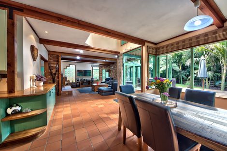 Photo of property in 6 Cochran Road, Oratia, Auckland, 0604