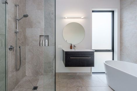 Photo of property in 7 Little Alpha Loop, Wanaka, 9305