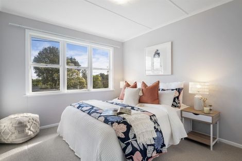 Photo of property in 1/62 Roberts Road, Glenfield, Auckland, 0629