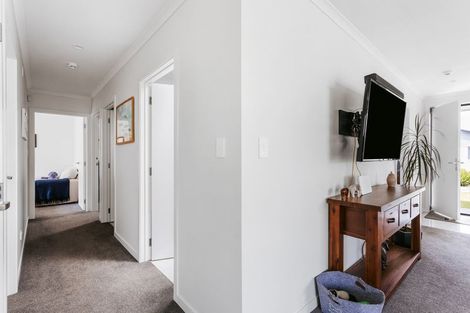 Photo of property in Waterview Estate, 30/4 Greystone Place, Omokoroa, 3114