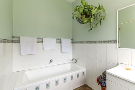 Photo of property in 370 Tararua Road, Levin, 5571