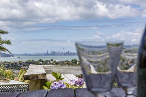 Photo of property in 20 Bernleigh Terrace, West Harbour, Auckland, 0618