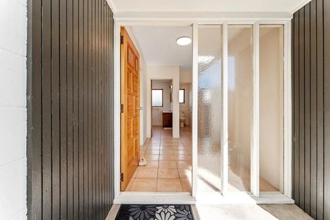 Photo of property in 6 Quo Vadis Place, Red Beach, 0932