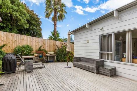 Photo of property in 16 Grenada Avenue, Forrest Hill, Auckland, 0620