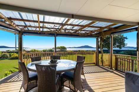 Photo of property in 2 Karaka Road, Kawakawa Bay, Papakura, 2585