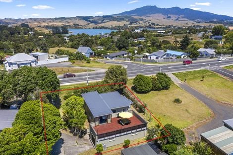 Photo of property in 14 Main Road, Raglan, 3225