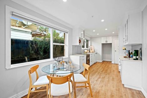 Photo of property in 19 Lawrence Crescent, Hillpark, Auckland, 2102