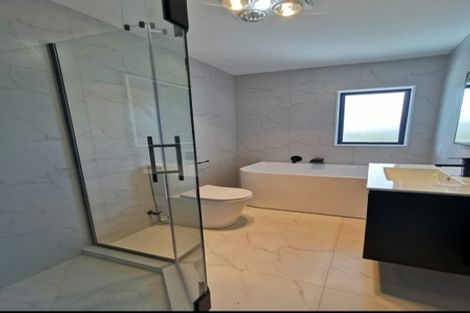 Photo of property in 13a Windermere Crescent, Blockhouse Bay, Auckland, 0600