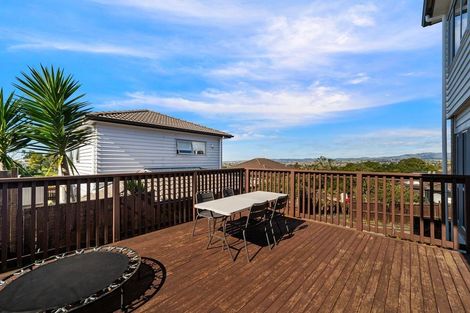 Photo of property in 1 Jammen Drive, Massey, Auckland, 0614