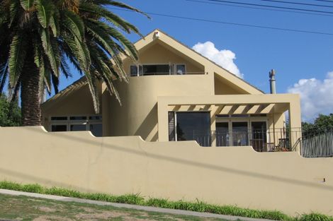 Photo of property in 52 Rothesay Bay Road, Rothesay Bay, Auckland, 0630