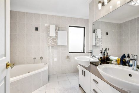 Photo of property in 25 Piriti Drive, Te Atatu Peninsula, Auckland, 0610