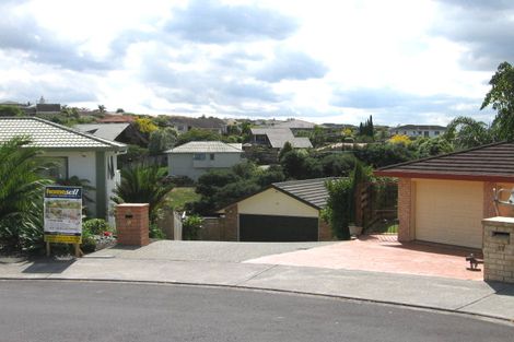 Photo of property in 35 Vermeer Place, West Harbour, Auckland, 0618