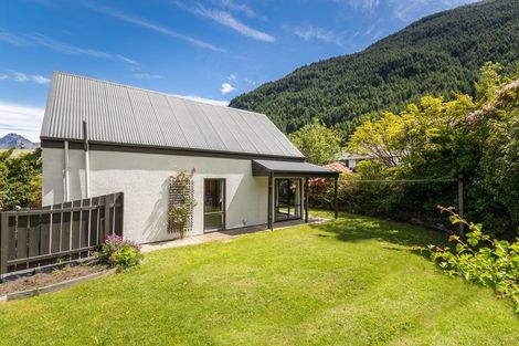 Photo of property in 25b Williams Street, Sunshine Bay, Queenstown, 9300