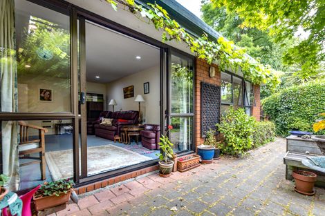 Photo of property in 2/215 Memorial Avenue, Burnside, Christchurch, 8053