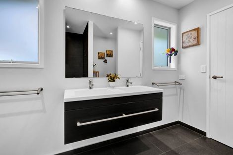 Photo of property in 590c Frankley Road, Hurworth, New Plymouth, 4371