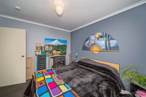 Photo of property in 80 Railway Street, Eltham, 4322