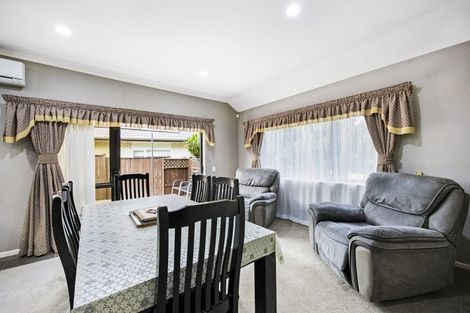 Photo of property in 1 Seresin Crescent, Flat Bush, Auckland, 2016