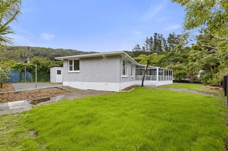 Photo of property in 27 Lees Grove, Wainuiomata, Lower Hutt, 5014
