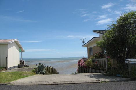 Photo of property in 16a Crispe Road, Clarks Beach, 2122