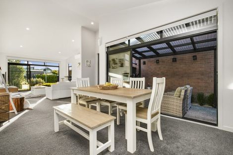 Photo of property in 15 Liberation Road, Papakura, 2110