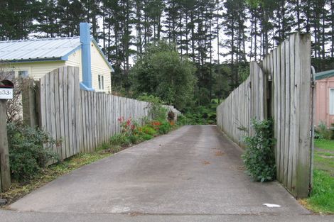 Photo of property in 633a Swanson Road, Swanson, Auckland, 0612