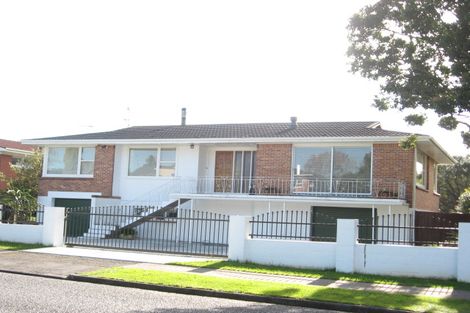 Photo of property in 80 Grande Vue Road, Hillpark, Auckland, 2102