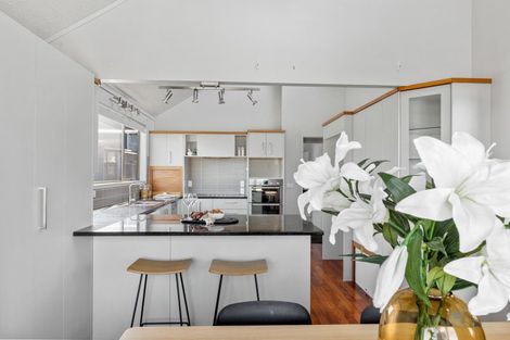 Photo of property in 8a Orewa Heights Crescent, Orewa, 0931