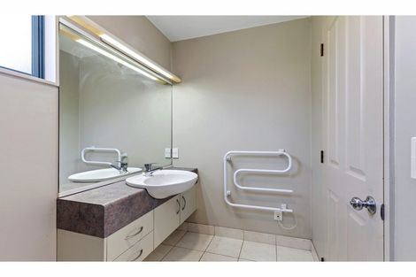 Photo of property in 127a Browns Bay Road, Browns Bay, Auckland, 0630