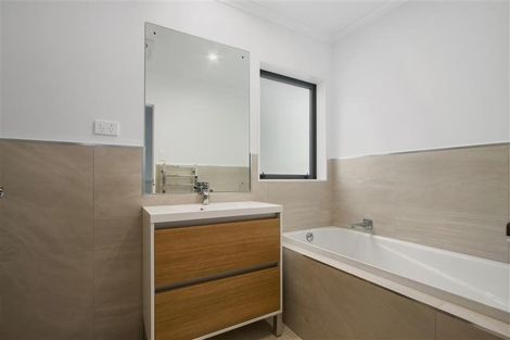 Photo of property in 33 Samuel Cassidy Avenue, Swanson, Auckland, 0614