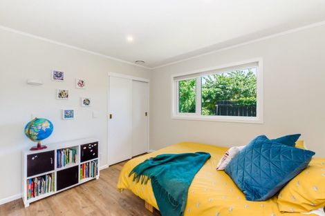 Photo of property in 13 Fleetwood Grove, Waikanae, 5036