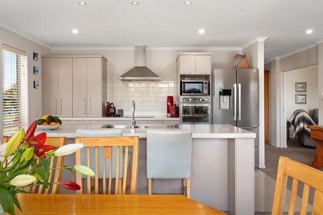 Photo of property in 2 Tranquil Grove, Omokoroa, 3114