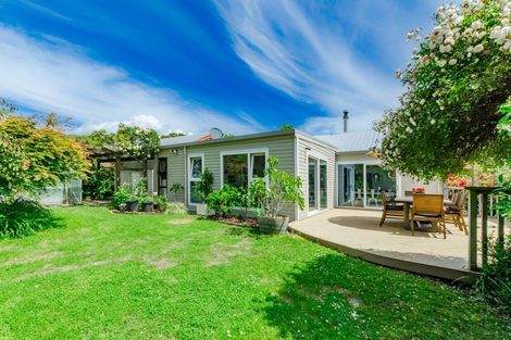 Photo of property in 13 Fleetwood Grove, Waikanae, 5036