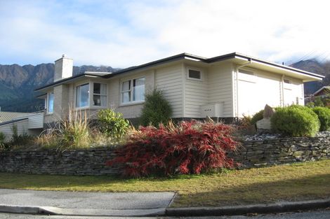Photo of property in 33 Veint Crescent, Queenstown, 9300