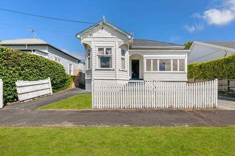 Photo of property in 19 William Bond Street, Stanley Point, Auckland, 0624