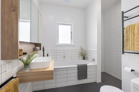 Photo of property in 20 Mantell Street, Seatoun, Wellington, 6022