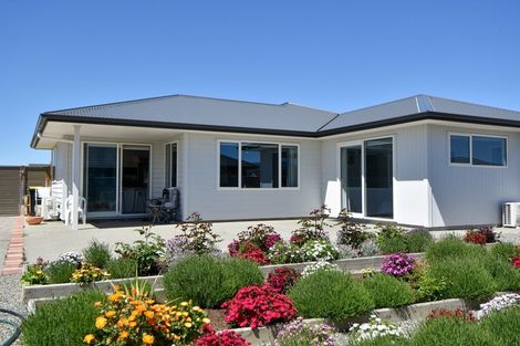 Photo of property in 2 Routhan Way, Carterton, 5713