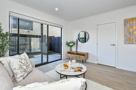 Photo of property in 102 Te Tihi Street, Wiri, 2104